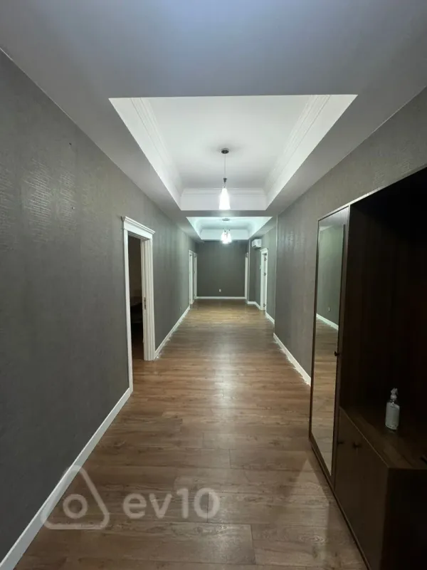 Kirayə verilir 6 otaqlı yeni tikili 142 m²