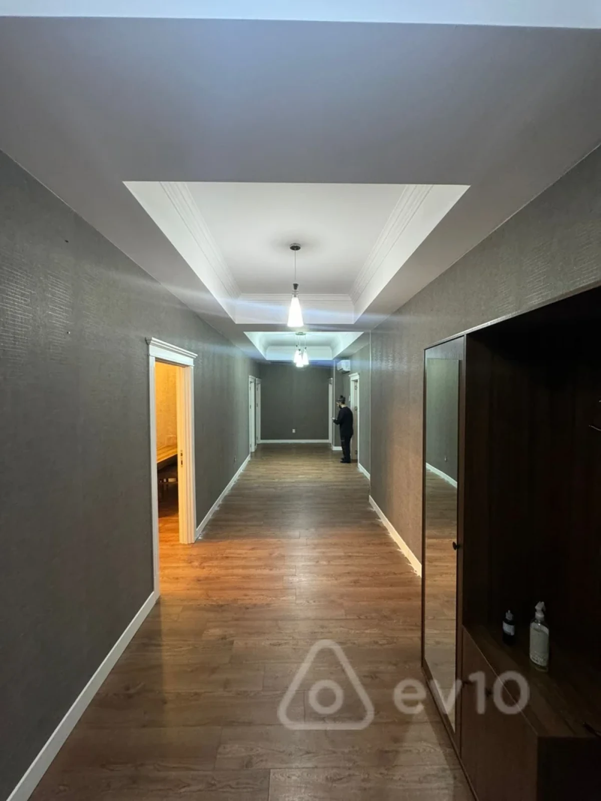 Kirayə verilir 6 otaqlı yeni tikili 142 m²