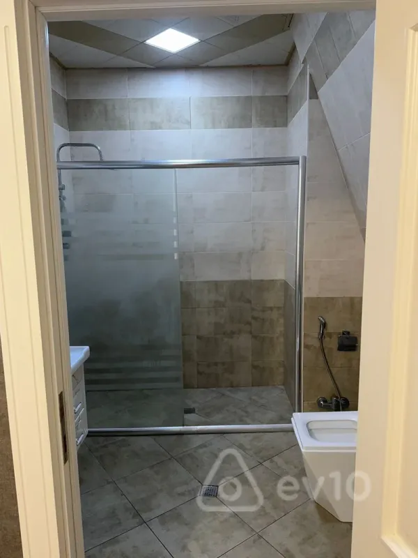 Kirayə verilir 6 otaqlı yeni tikili 142 m²