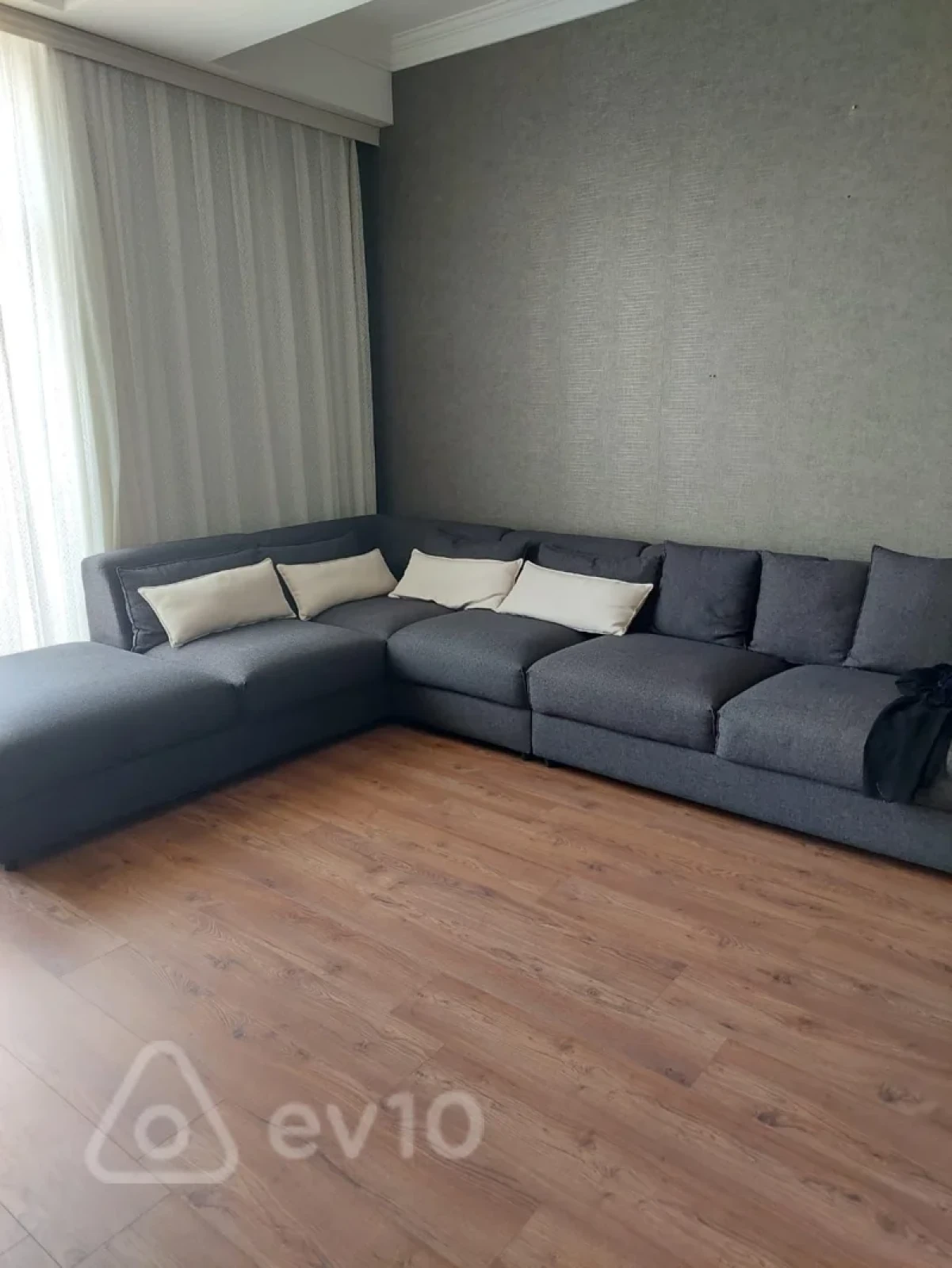 Kirayə verilir 6 otaqlı yeni tikili 142 m²