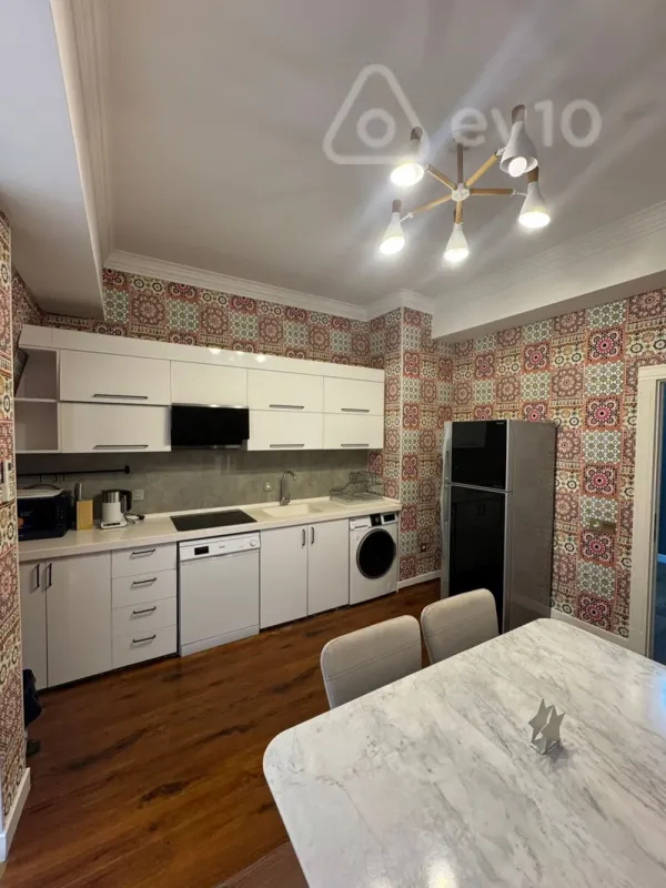 Kirayə verilir 6 otaqlı yeni tikili 142 m²