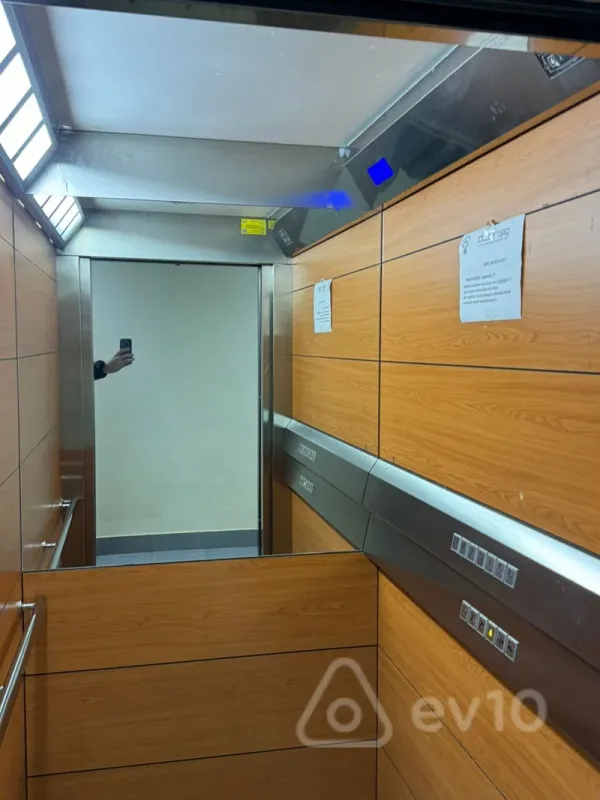 Kirayə verilir 6 otaqlı yeni tikili 142 m²