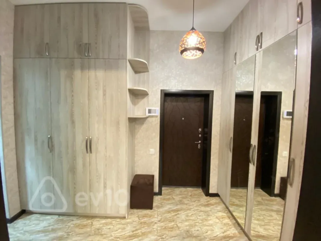 Kirayə verilir 2 otaqlı yeni tikili 70 m²