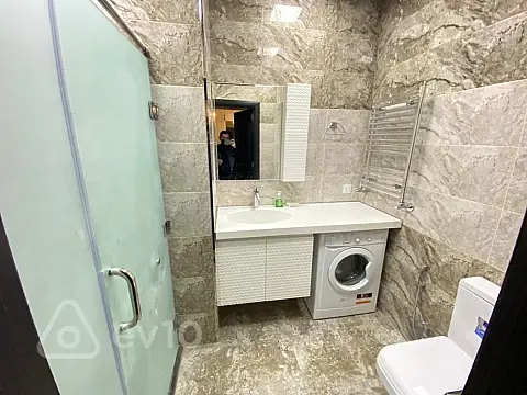 Kirayə verilir 2 otaqlı yeni tikili 70 m²