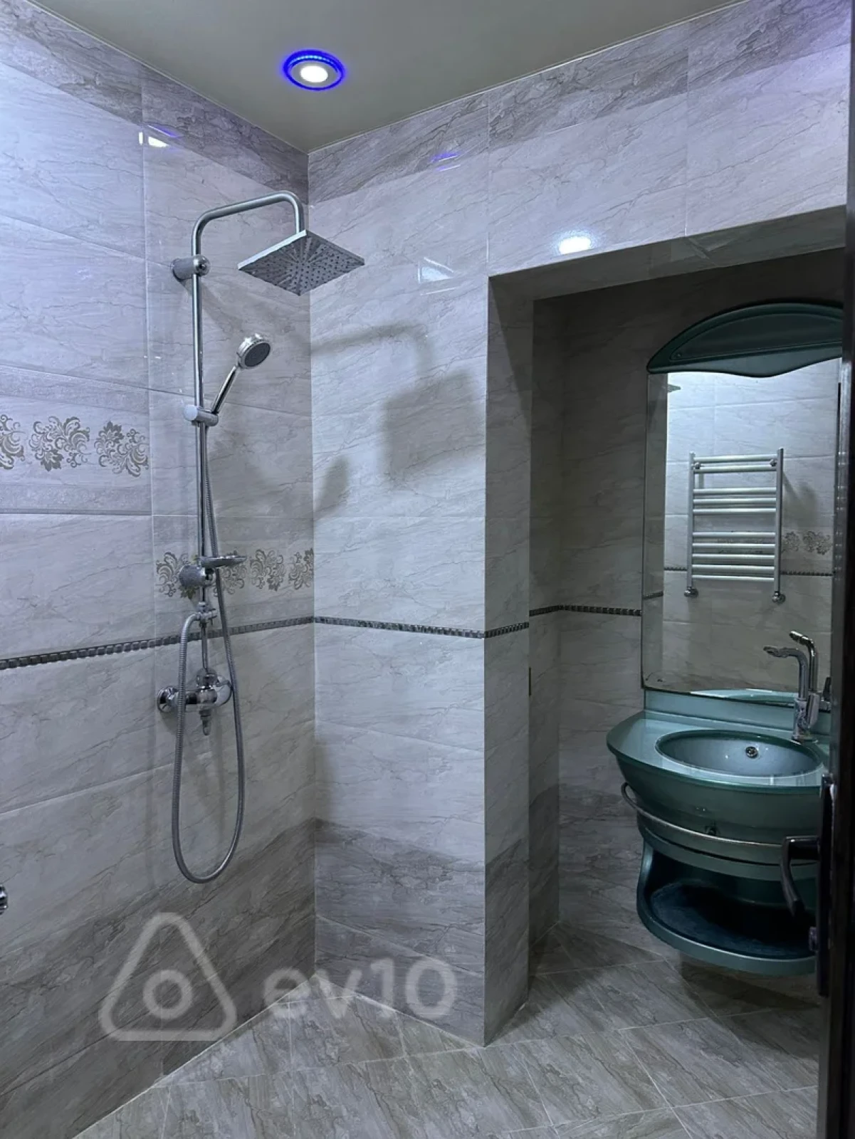 Kirayə verilir 2 otaqlı yeni tikili 64 m²