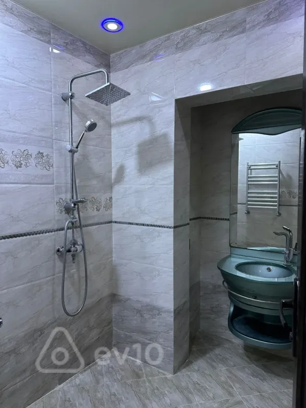 Kirayə verilir 2 otaqlı yeni tikili 64 m²