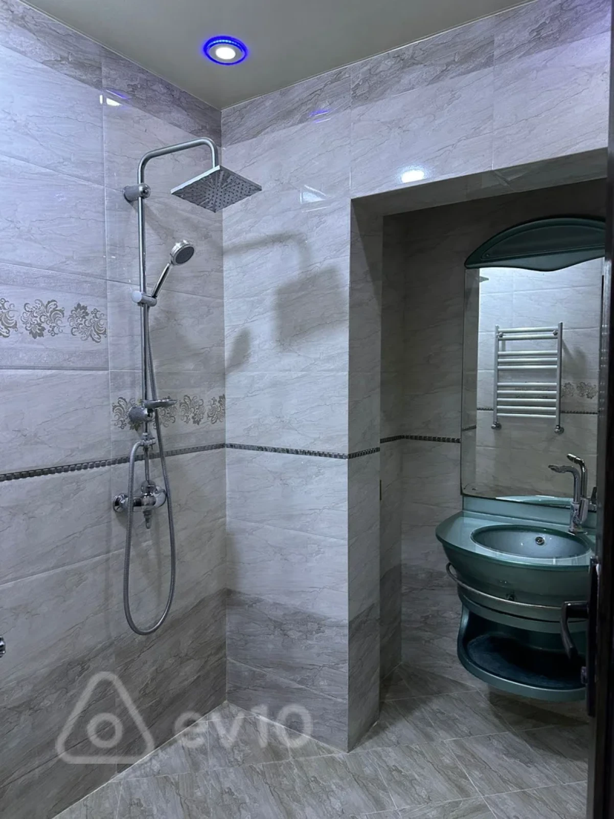 Kirayə verilir 2 otaqlı yeni tikili 64 m²