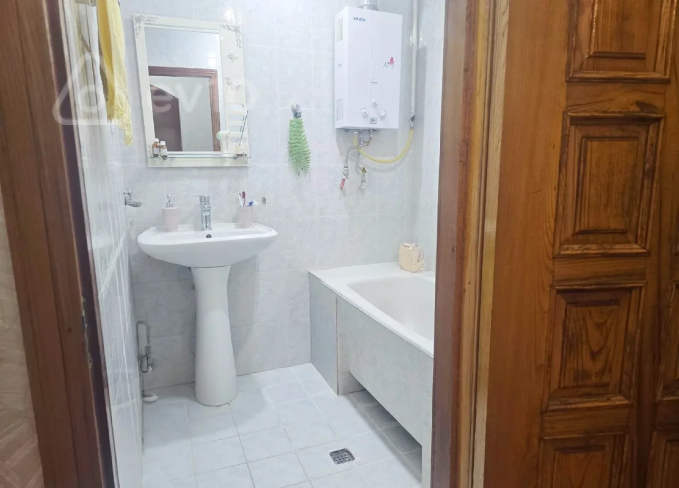 Satılır 3 otaqlı köhnə tikili 90 m²