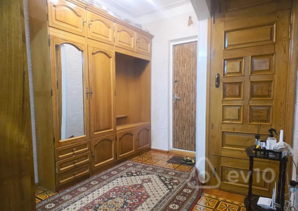 Satılır 3 otaqlı köhnə tikili 90 m²