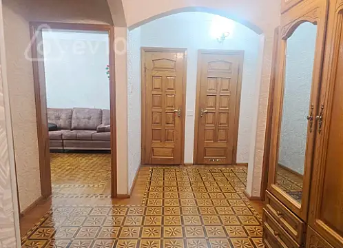 Satılır 3 otaqlı köhnə tikili 90 m²