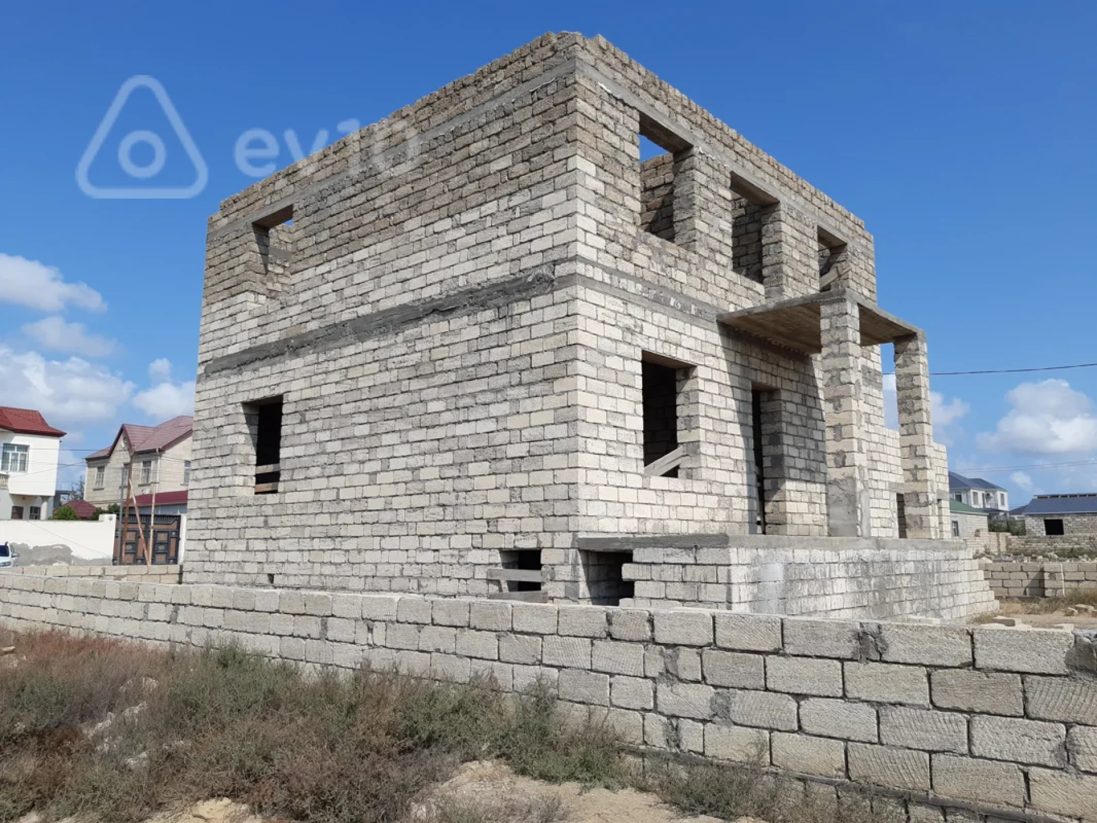Satılır 6 otaqlı həyət evi 265 m²