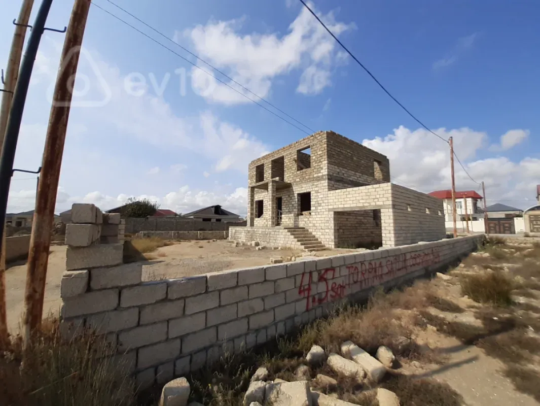 Satılır 6 otaqlı həyət evi 265 m²