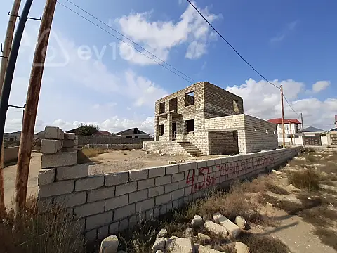 Satılır 6 otaqlı həyət evi 265 m²