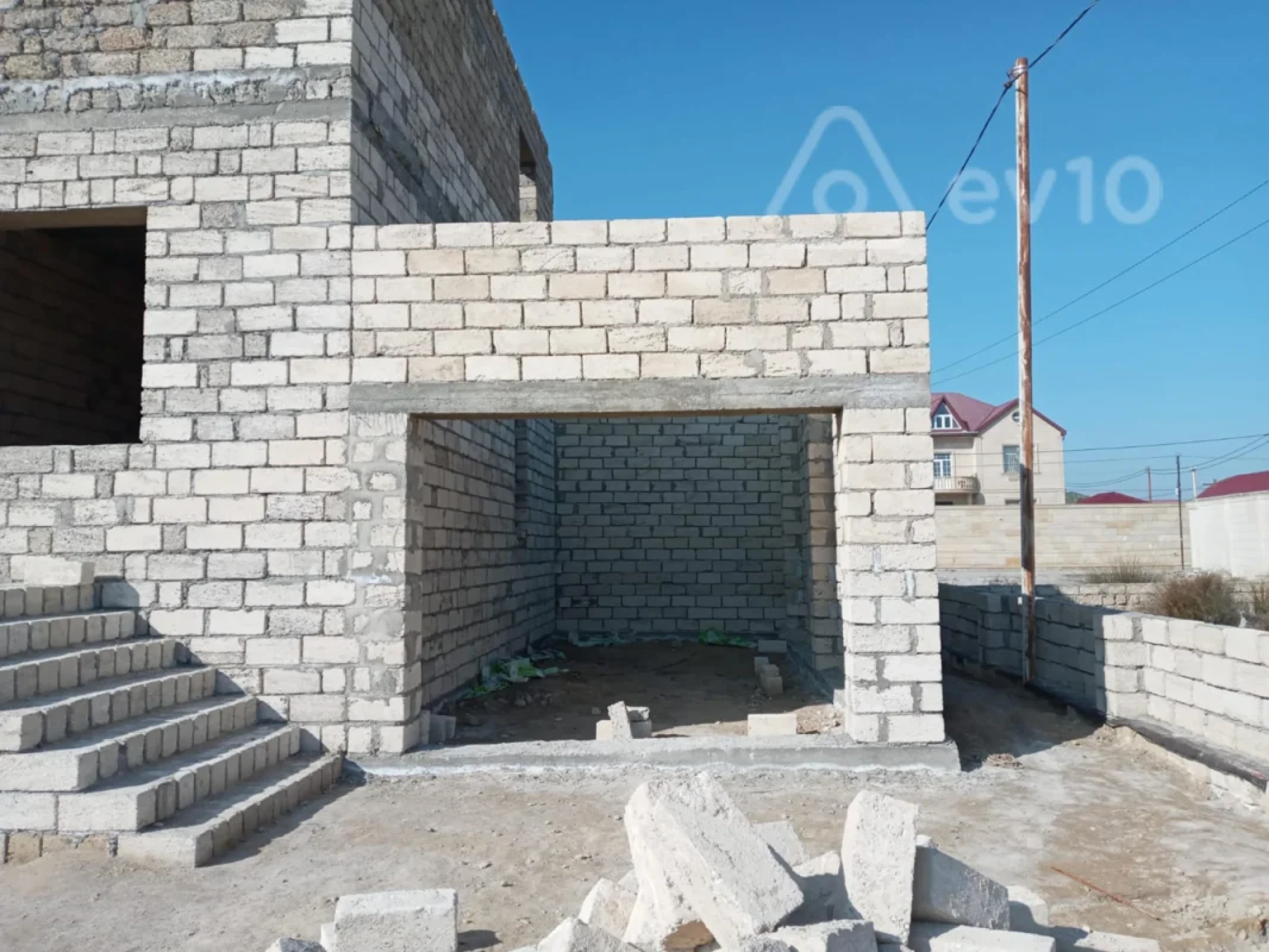 Satılır 6 otaqlı həyət evi 265 m²