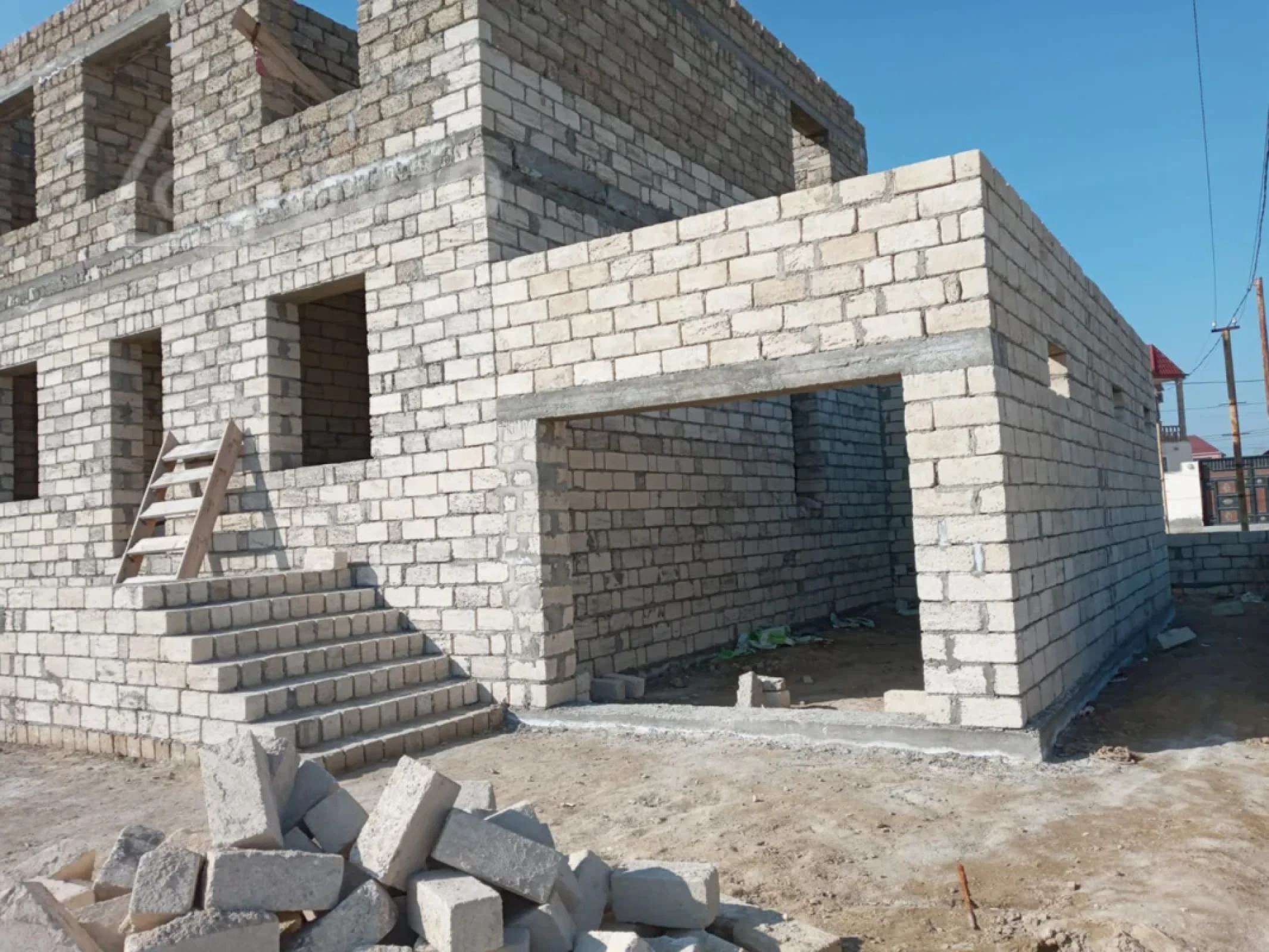 Satılır 6 otaqlı həyət evi 265 m²