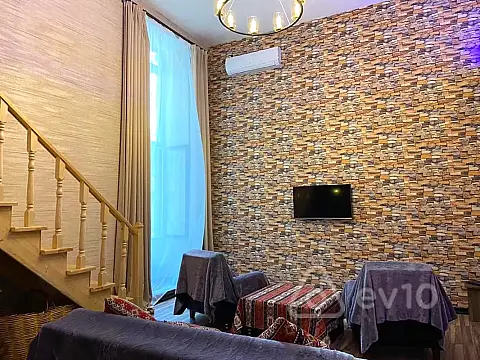 Satılır 4 otaqlı köhnə tikili 80 m²