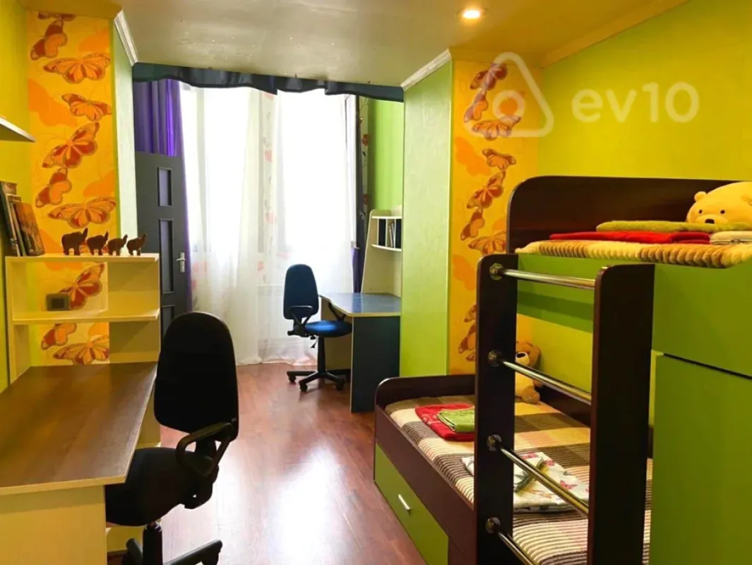 Satılır 4 otaqlı köhnə tikili 80 m²