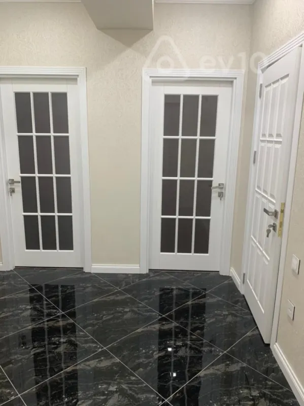 Kirayə verilir 2 otaqlı yeni tikili 65 m²