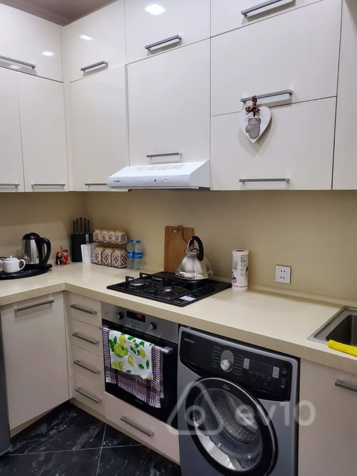 Kirayə verilir 2 otaqlı yeni tikili 65 m²