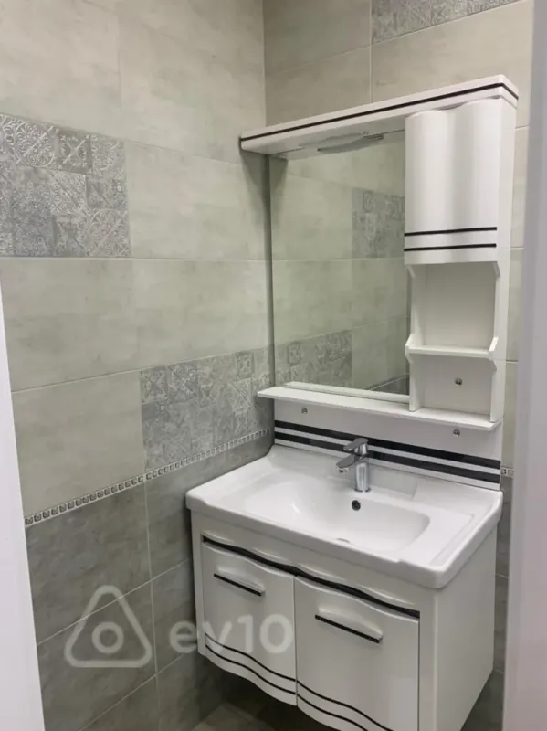 Kirayə verilir 2 otaqlı yeni tikili 65 m²