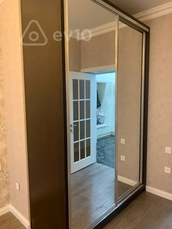 Kirayə verilir 2 otaqlı yeni tikili 65 m²