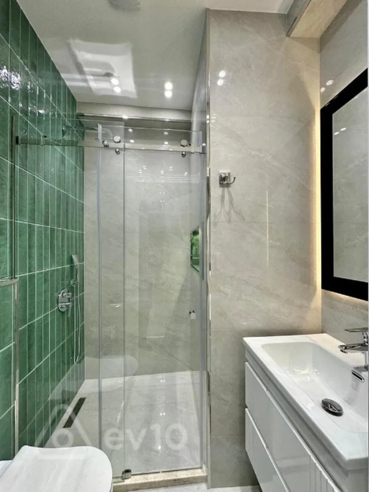 Satılır 2 otaqlı yeni tikili 60 m²