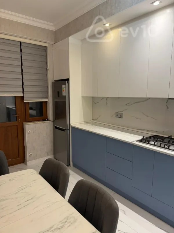 Kirayə verilir 3 otaqlı yeni tikili 112 m²