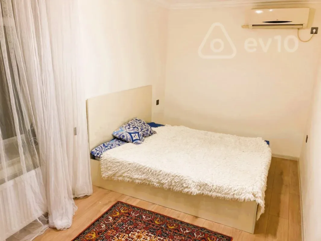 Kirayə verilir 2 otaqlı köhnə tikili 50 m²