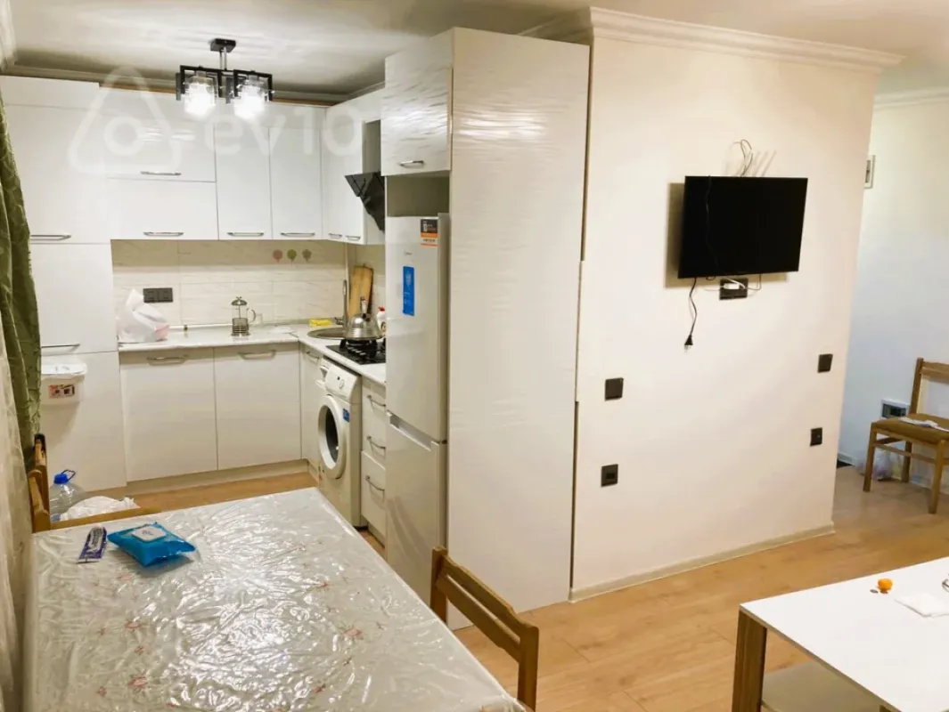 Kirayə verilir 2 otaqlı köhnə tikili 50 m²