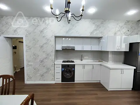 Kirayə verilir 3 otaqlı yeni tikili 88 m²
