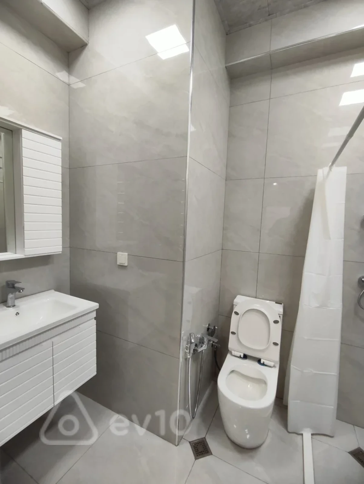 Kirayə verilir 3 otaqlı yeni tikili 88 m²