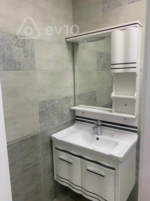 Kirayə verilir 2 otaqlı yeni tikili 65 m²