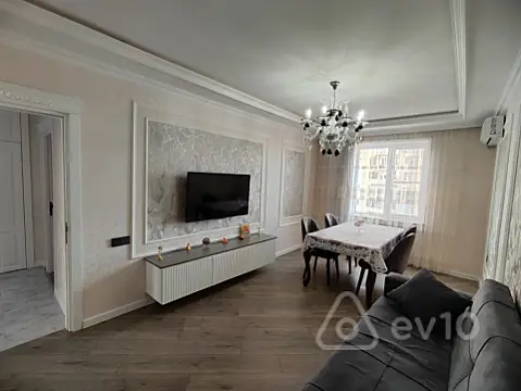 Satılır 3 otaqlı köhnə tikili 77 m²