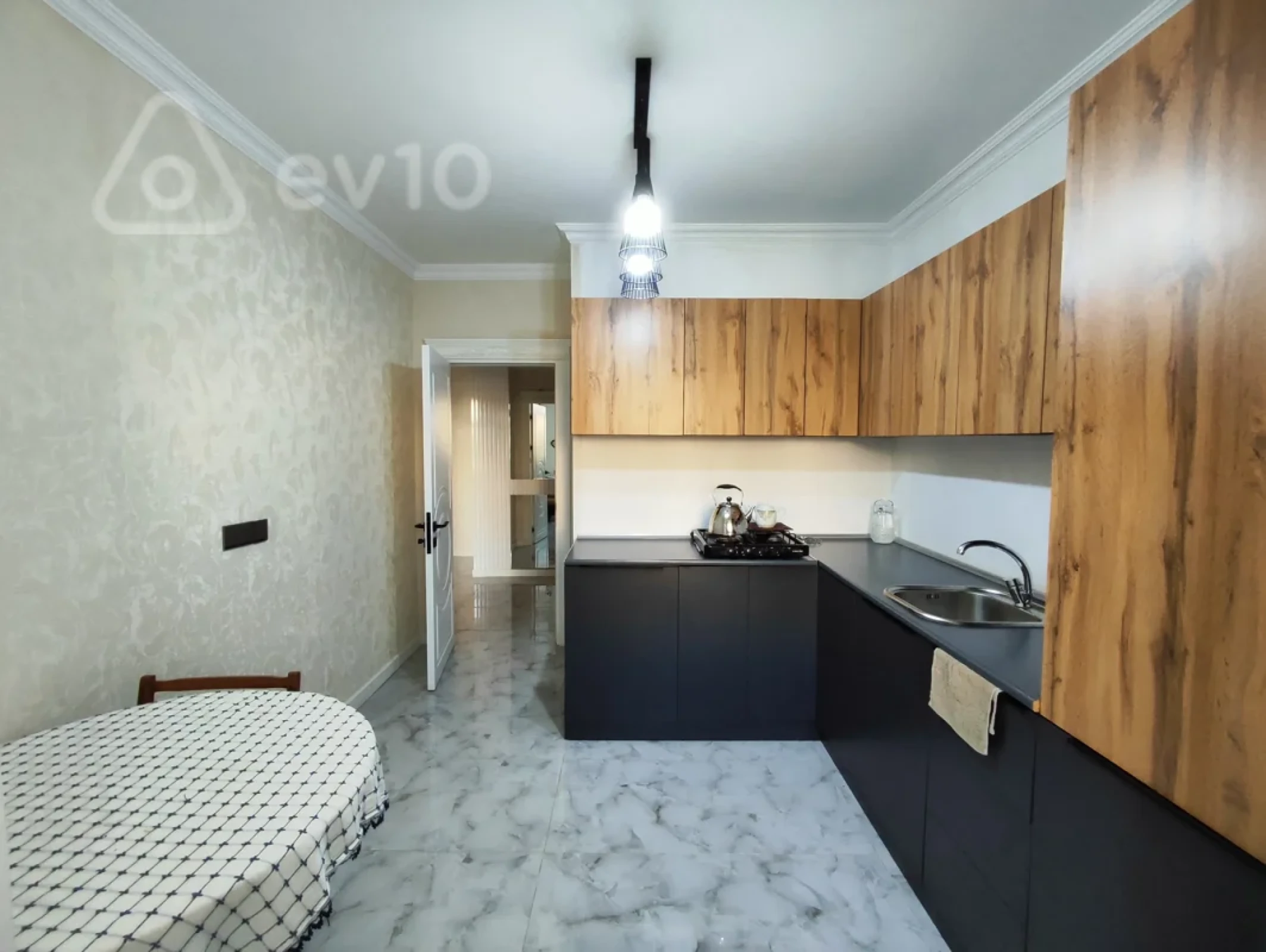 Satılır 3 otaqlı köhnə tikili 77 m²