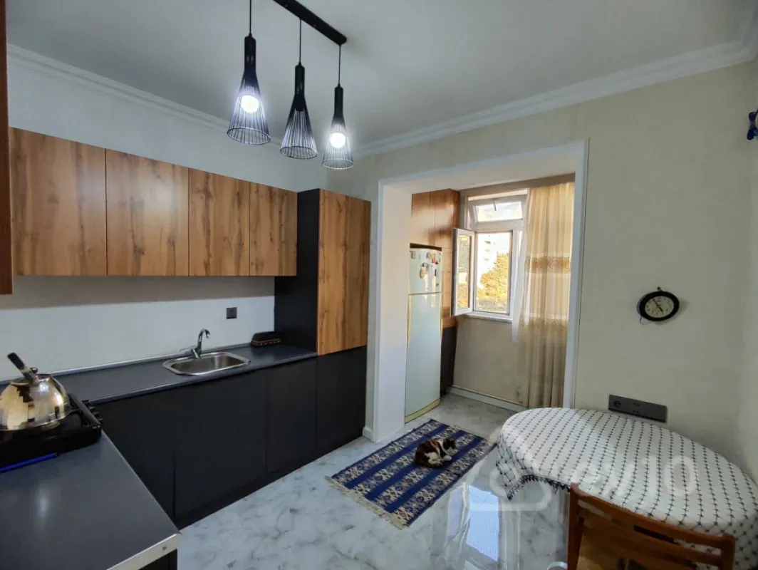Satılır 3 otaqlı köhnə tikili 77 m²