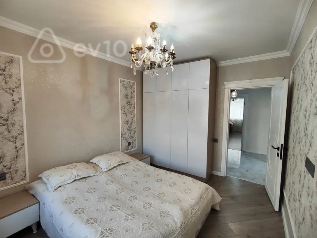 Satılır 3 otaqlı köhnə tikili 77 m²