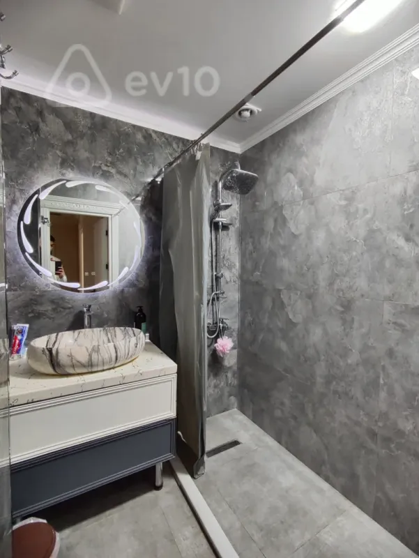 Satılır 3 otaqlı köhnə tikili 77 m²