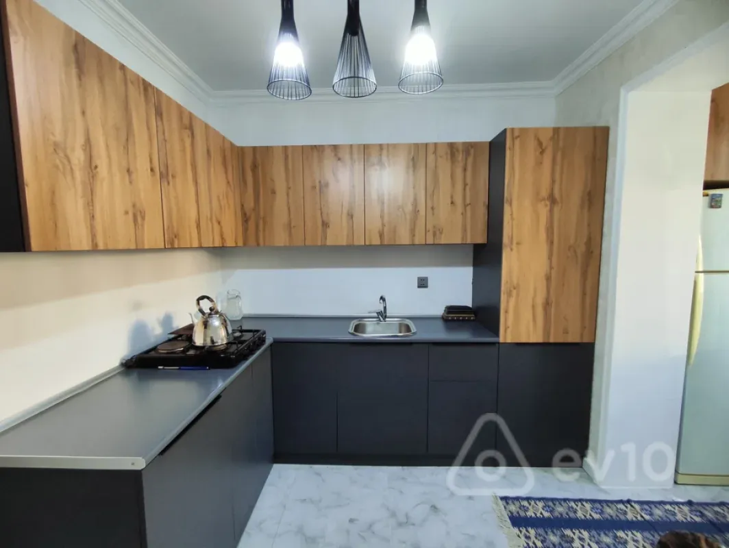 Satılır 3 otaqlı köhnə tikili 77 m²