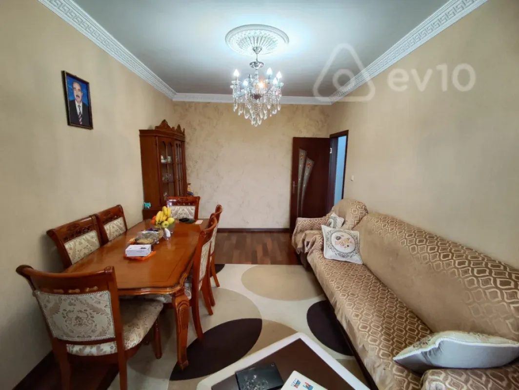 Satılır 3 otaqlı köhnə tikili 88 m²