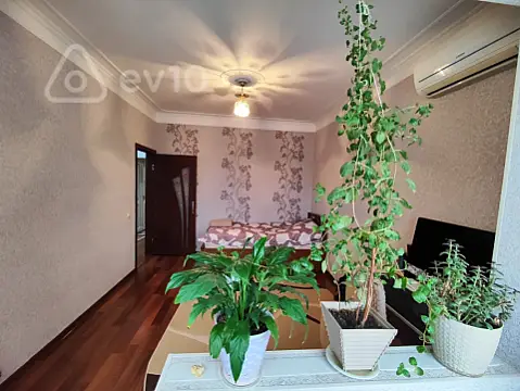 Satılır 3 otaqlı köhnə tikili 88 m²