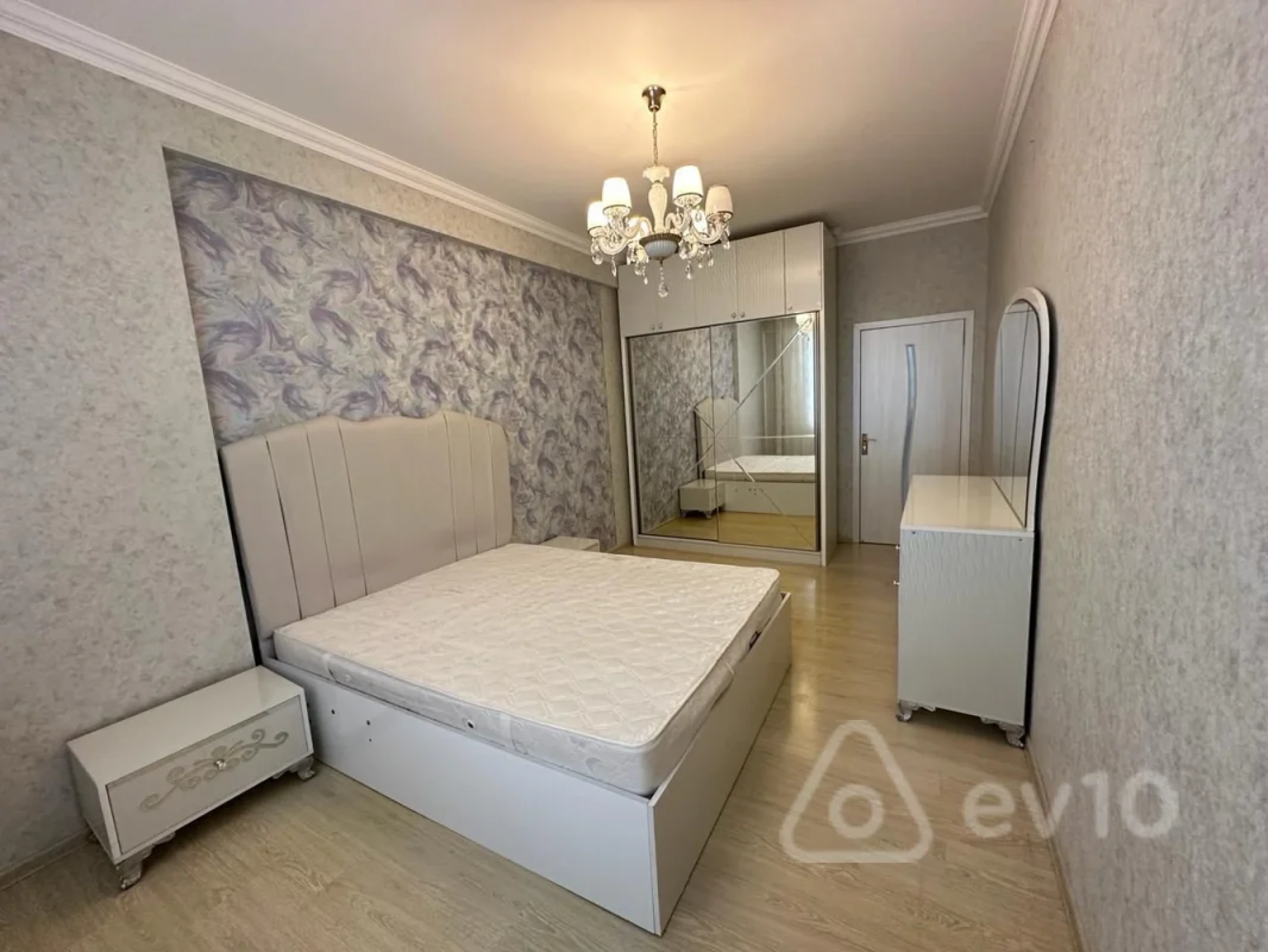Kirayə verilir 2 otaqlı yeni tikili 70 m²