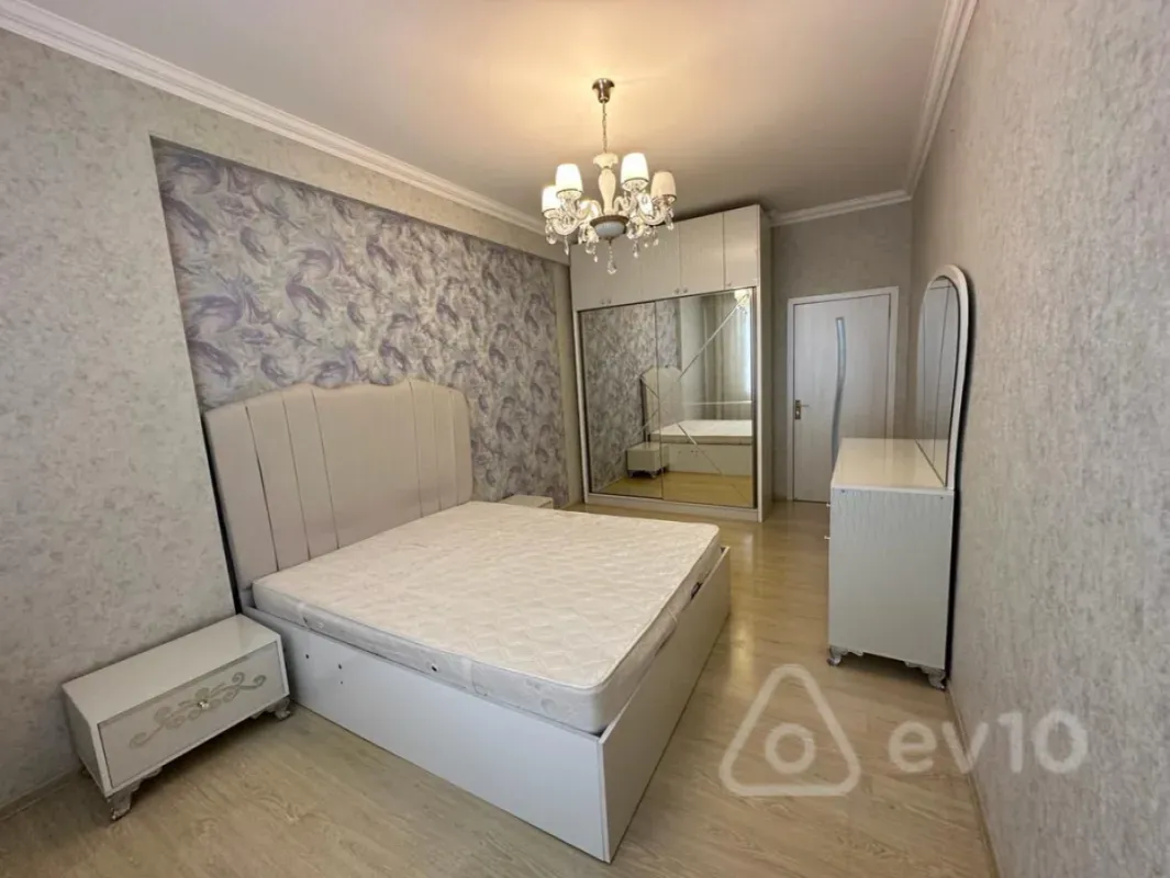Kirayə verilir 2 otaqlı yeni tikili 70 m²