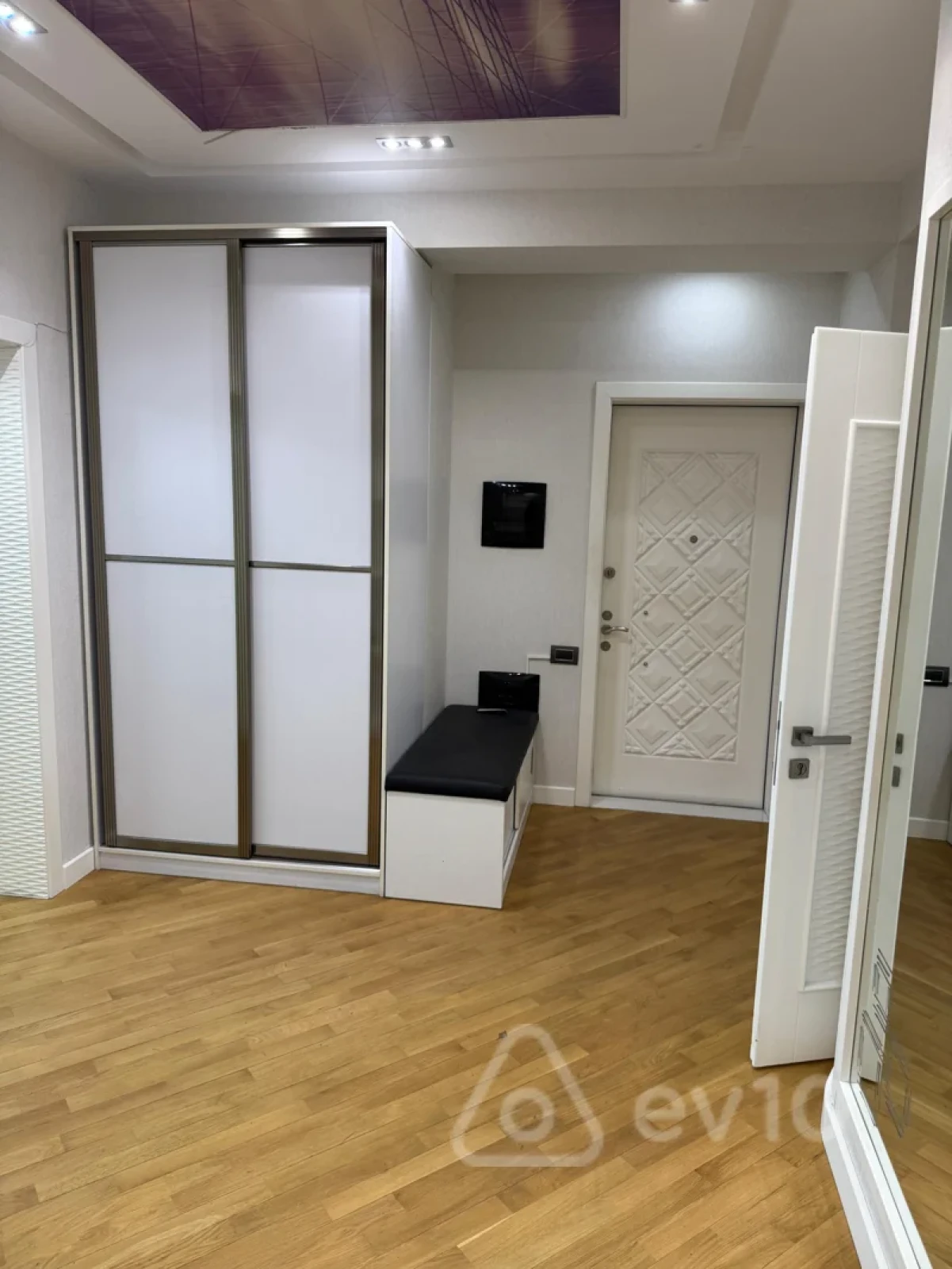 Kirayə verilir 3 otaqlı ofis 125 m²