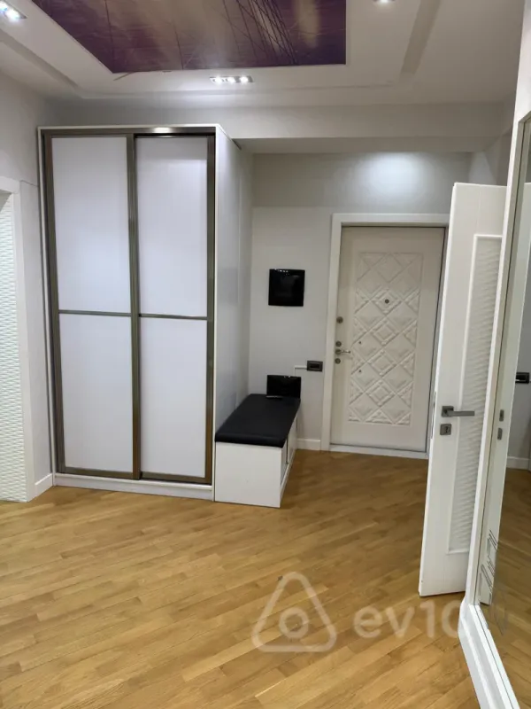 Kirayə verilir 3 otaqlı ofis 125 m²