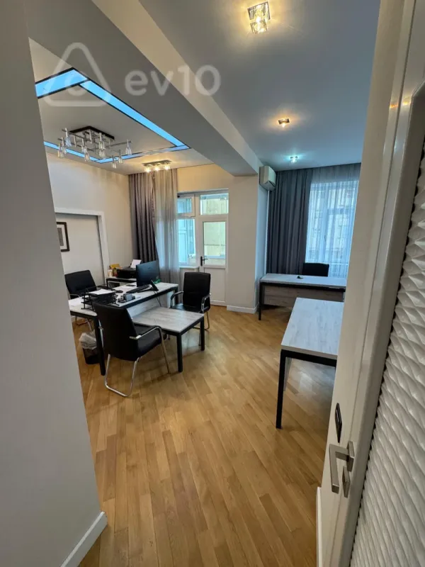 Kirayə verilir 3 otaqlı ofis 125 m²
