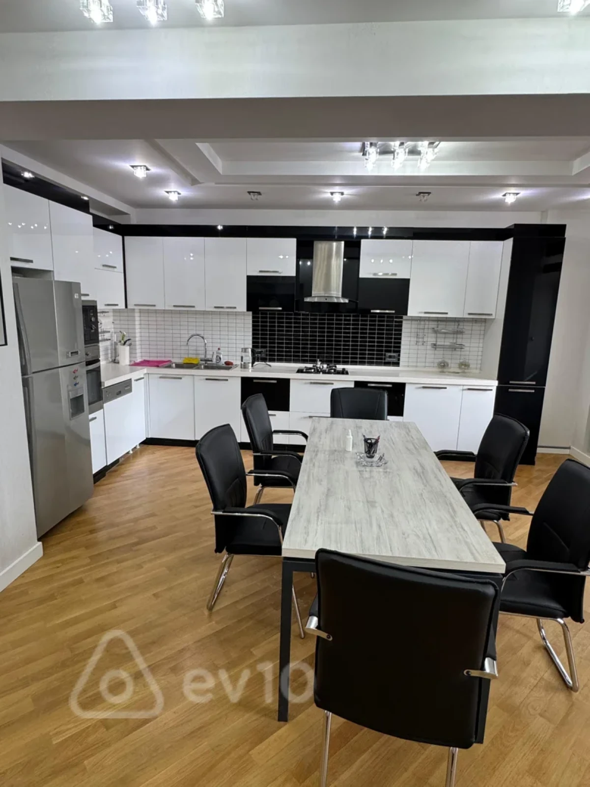Kirayə verilir 3 otaqlı ofis 125 m²