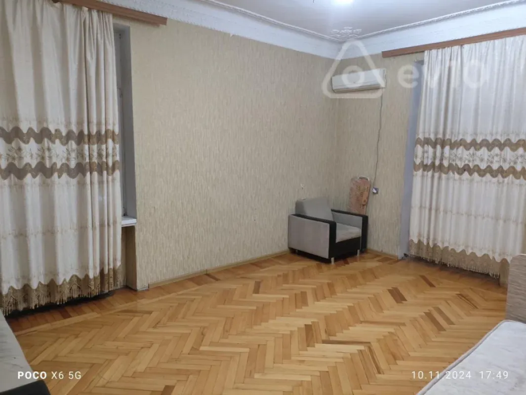 Kirayə verilir 2 otaqlı köhnə tikili 55 m²