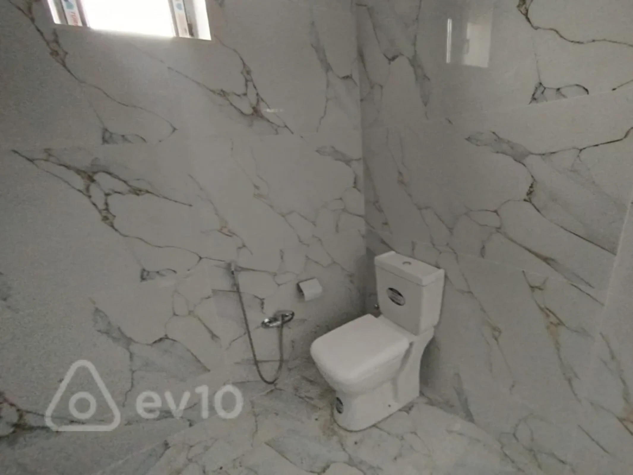 Satılır 5 otaqlı həyət evi 138 m²