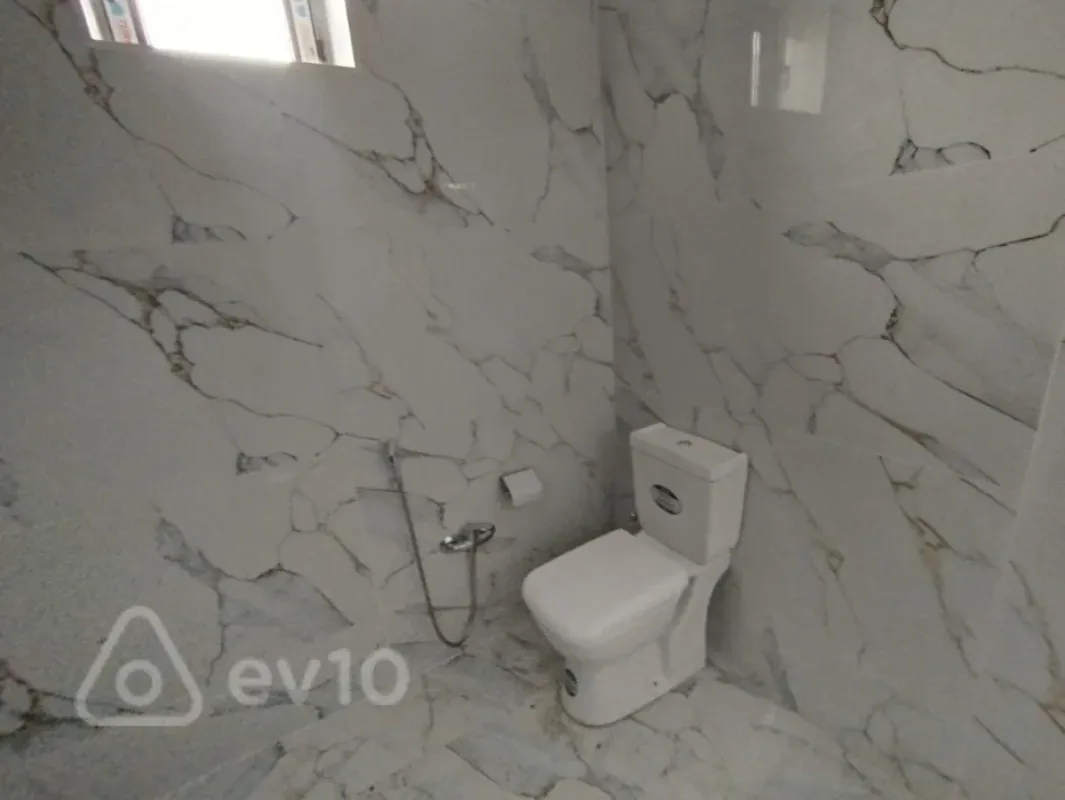 Satılır 5 otaqlı həyət evi 138 m²