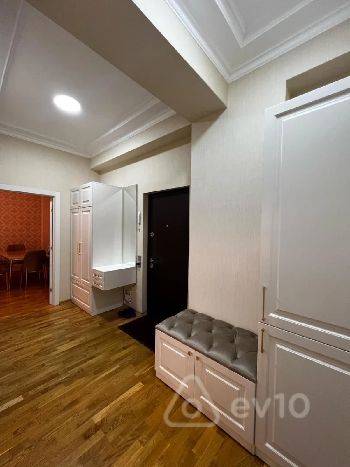 Kirayə verilir 2 otaqlı yeni tikili 70 m²